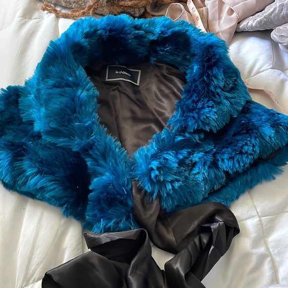 Deep teal/blue not sure why it’s giving so much of a blue. Lovely to wear - Picture 1 of 2